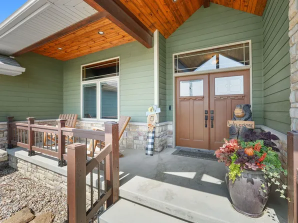 1804 Lifesong Cir, Hastings, NE 68901