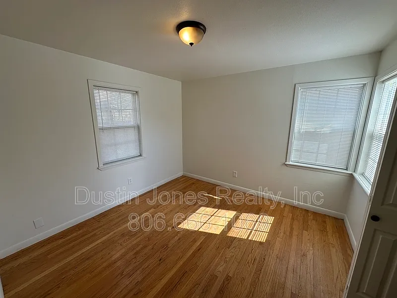 3 bed, 1.0 bath, 1133 sqft, $995 — Photo 2