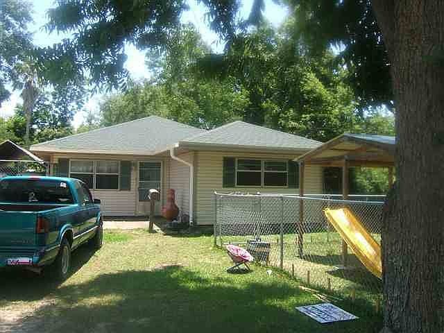 2nd image of 6430 Howe St