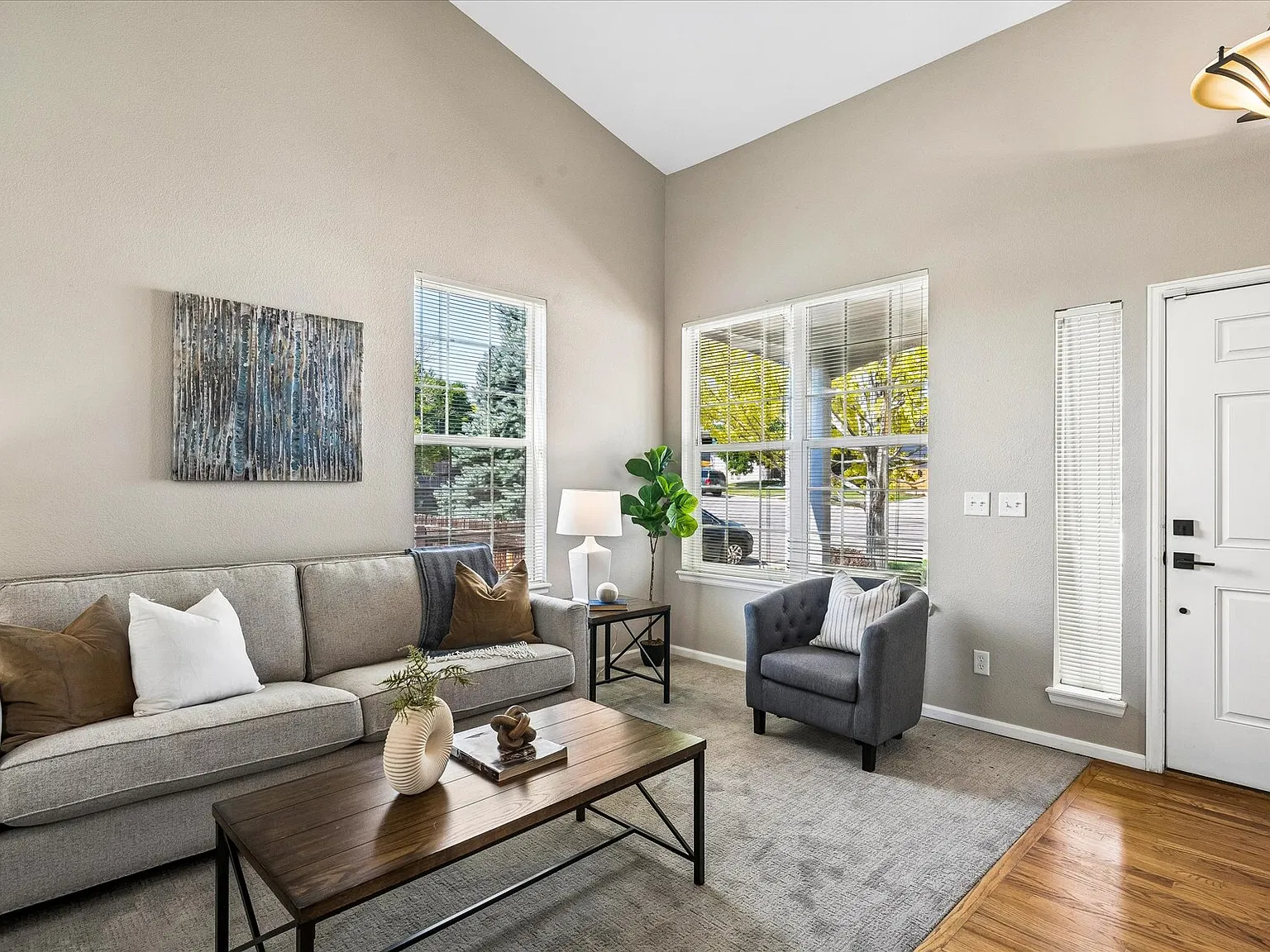 4 bed, 3827 sqft, $3,695 — Photo 3