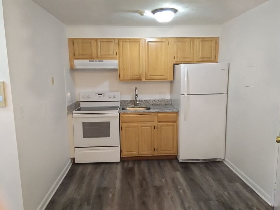 1st image of 55 Elmwood Park APT 17