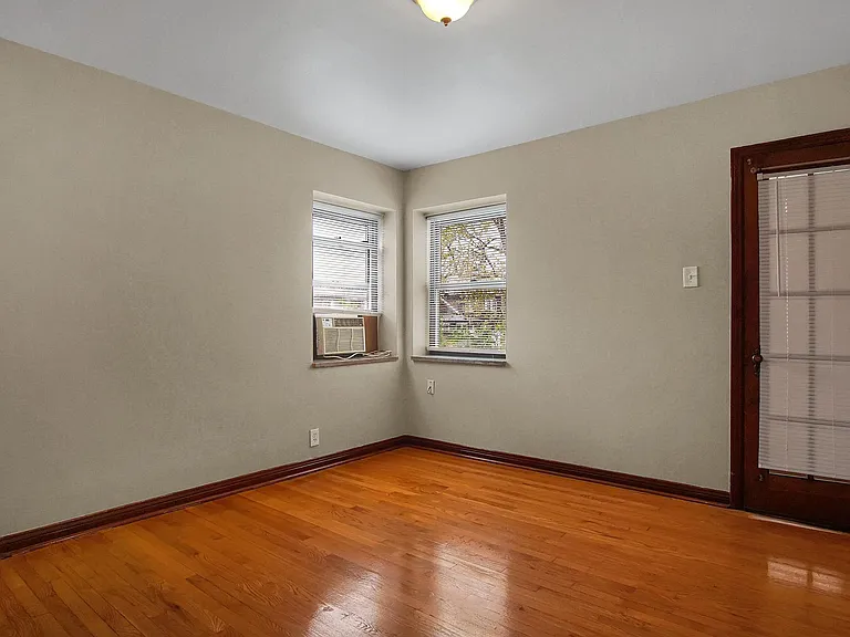 3441 Lawn Ave #2F — Photo 8