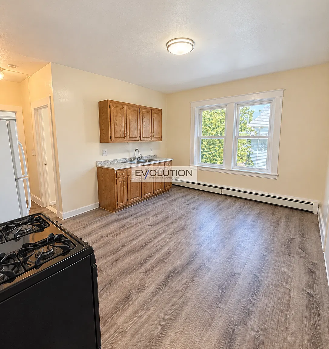 2 bed, 1000 sqft, $1,600 — Photo 3