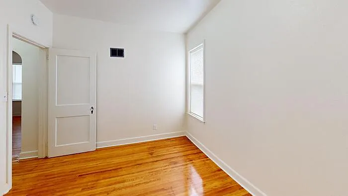 514 E E Ave — Photo 6