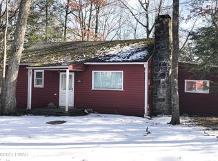 319 Rock Oak Rd, Dingmans Ferry, PA 18328