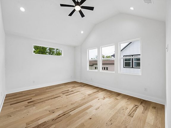 5th image of 424 Sikes St