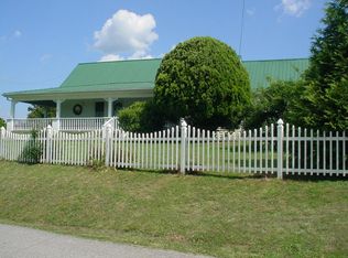 1367 Chestnut Stump Rd, La Follette, TN 37766