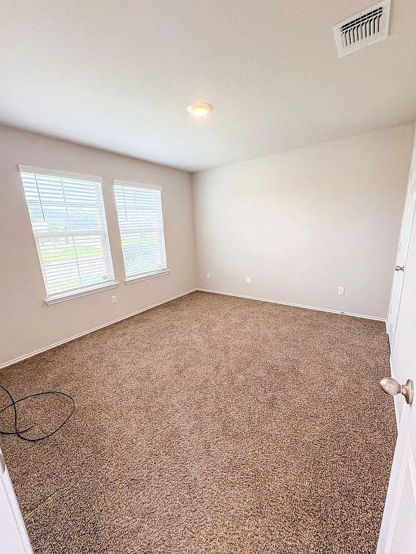 Beautiful 4 bed/2 bath Home In Temple - Available Now! — Photo 4