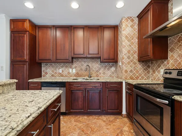 1111 River Road image 5 of 32