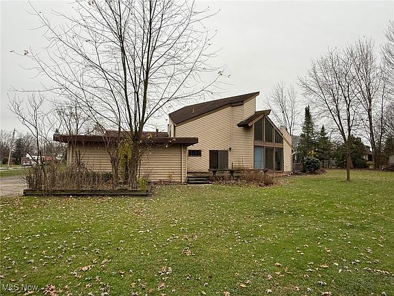 3rd image of 478 Hogarth Ave