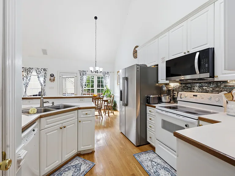 221 Black Forest Dr — Photo 25
