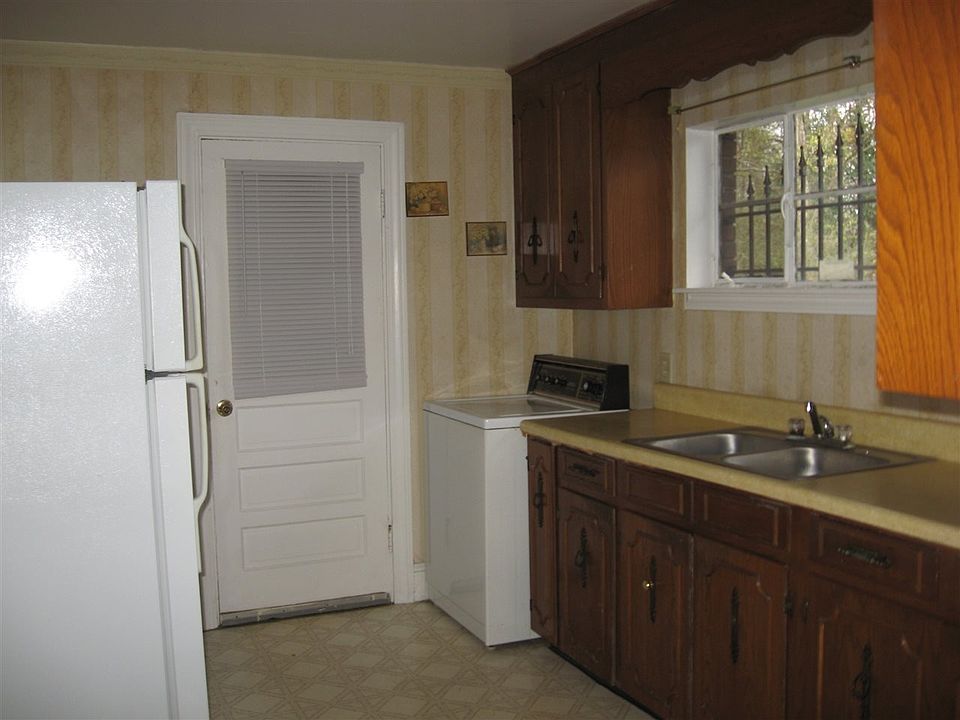 2nd image of 601 Thomas St