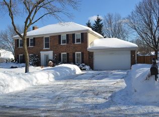 2604 Deerfield Ln, Rolling Meadows, IL 60008