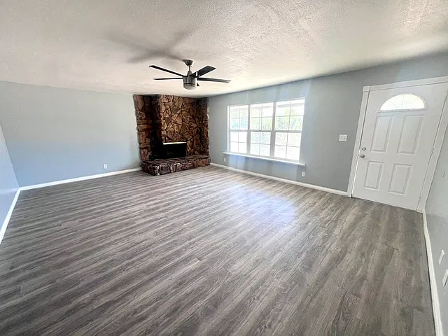 3 bed, 1709 sqft, $2,700 — Photo 3