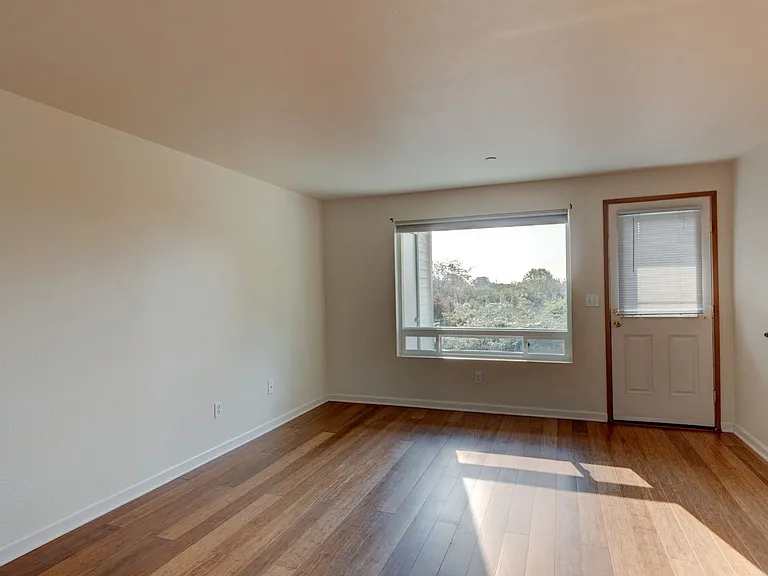 485 SW Bayshore Dr #D102 — Photo 7