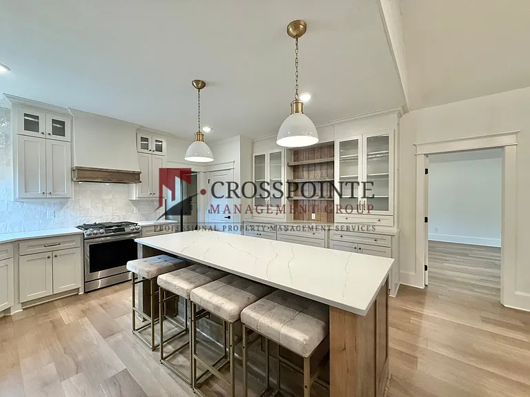 413 Dallas St — Photo 5