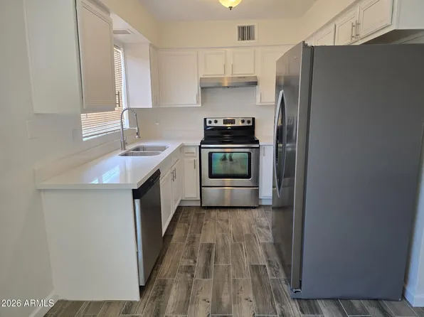 715 N Arrowhead Dr APT 3, Chandler, AZ 85224