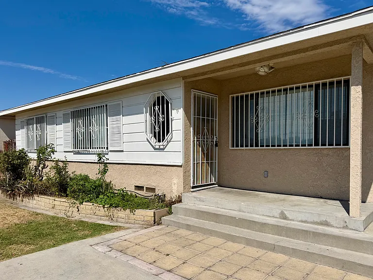 18014 Norwalk Blvd — Photo 1