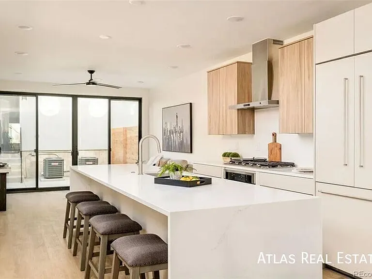 3414 Lawrence St — Photo 1