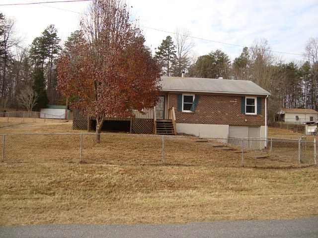 1st image of 102 Woodhaven Dr