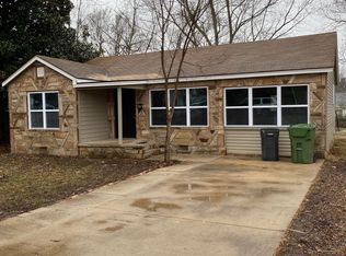 1106 N 10th St, Rogers, AR 72756