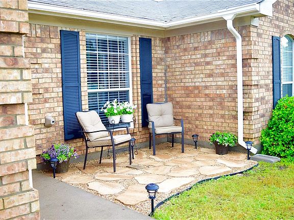 4th image of 326 Howard Way Dr