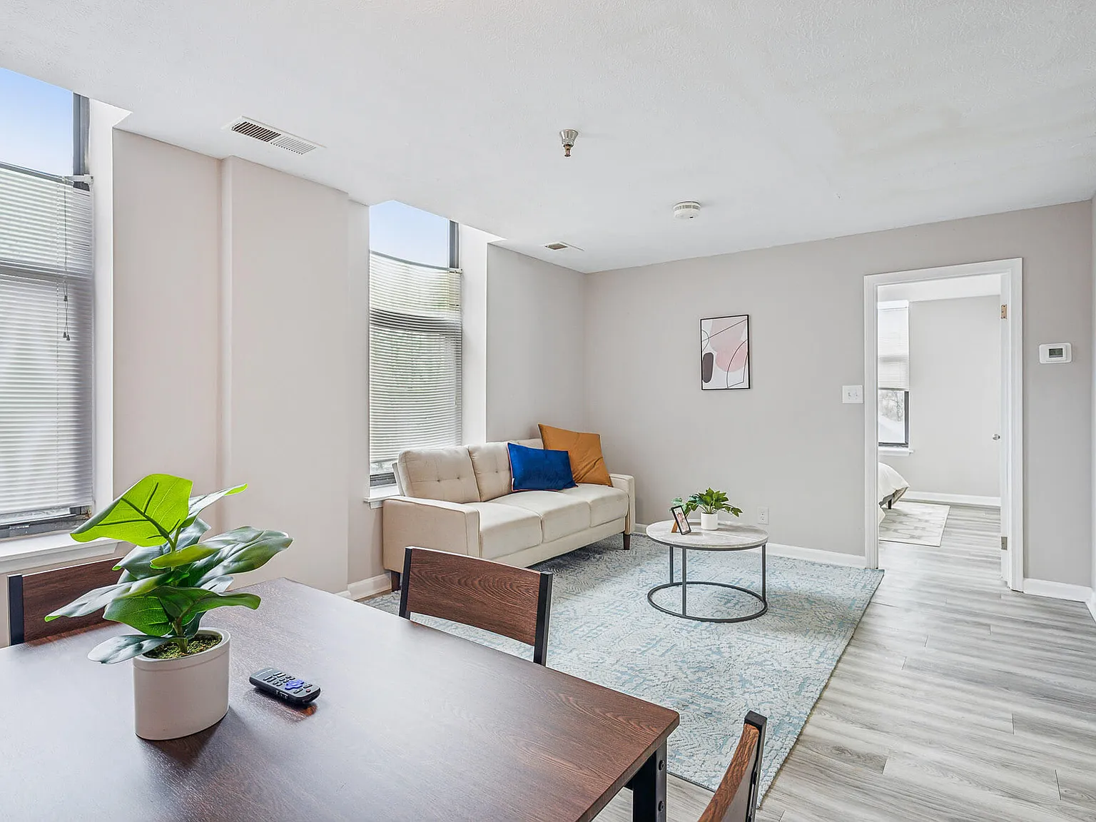 2 bed, $1,000 — Photo 1