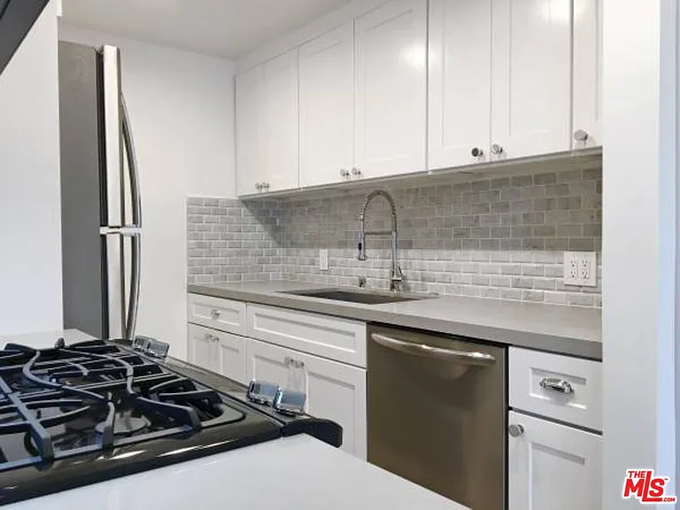 301 S Swall Dr #103 — Photo 1
