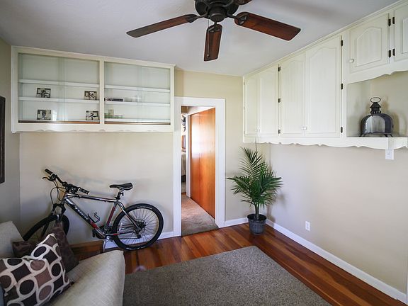 4th image of 1038 W Pacific St