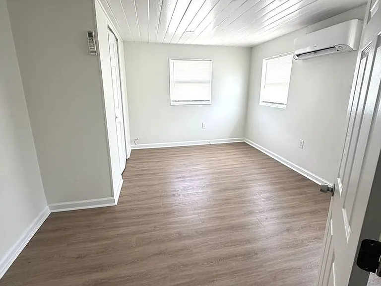 11-19 W Eagle Ave — Photo 3