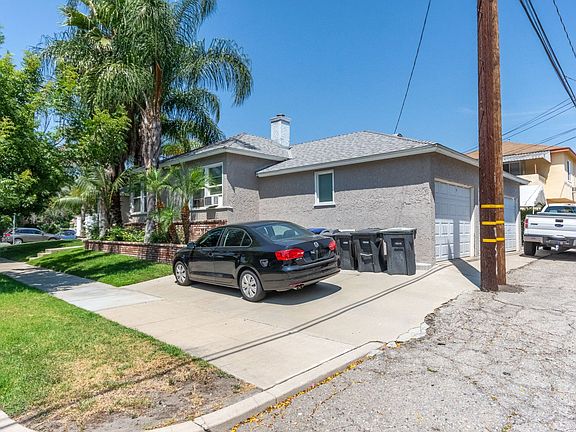 5th image of 1136 N Beachwood Dr