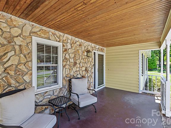 5th image of 412 Scotland Dr