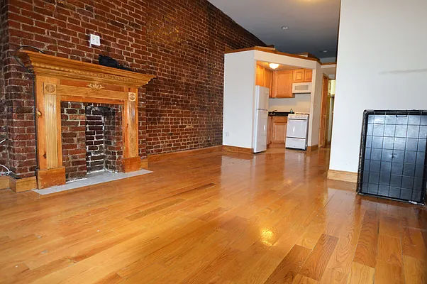 Rented by City Stop Realty | media 4