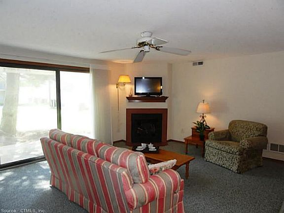 3rd image of 67 Little Oak Ln
