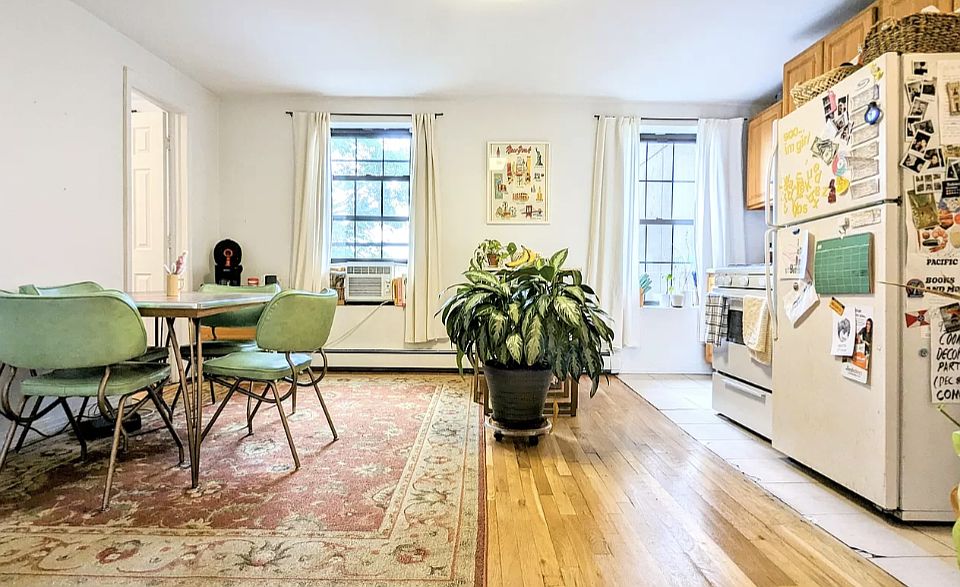 1st image of 933 Pacific St #3