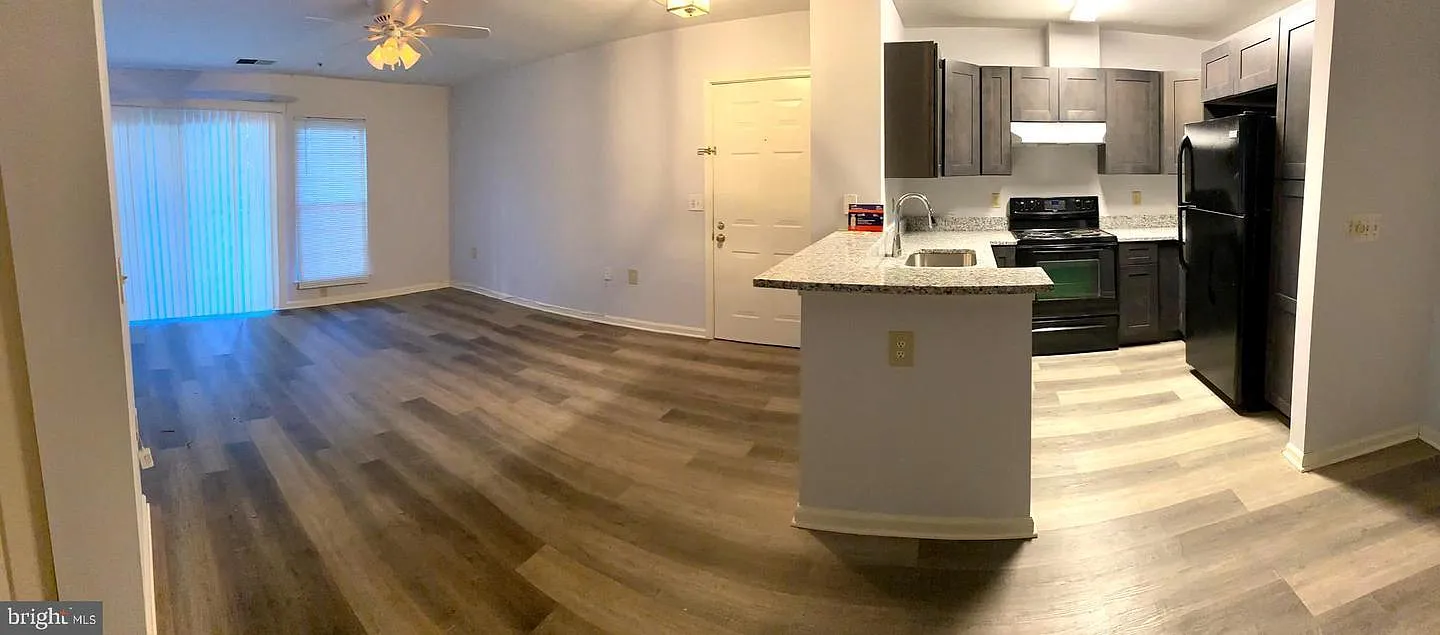 4401 Silverbrook Ln — Photo 3
