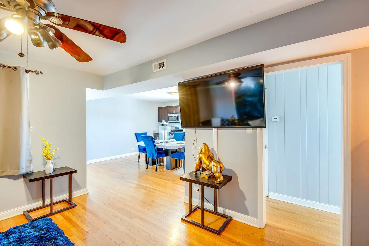 2 bed, 1.0 bath, 1399 sqft, $3,612 — Photo 4