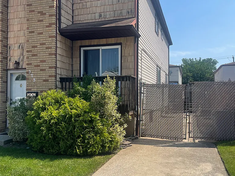 375 Getz Ave — Photo 4