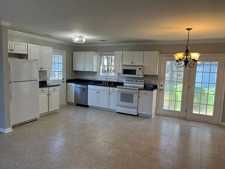 1005 Beauvoir Dr — Photo 8