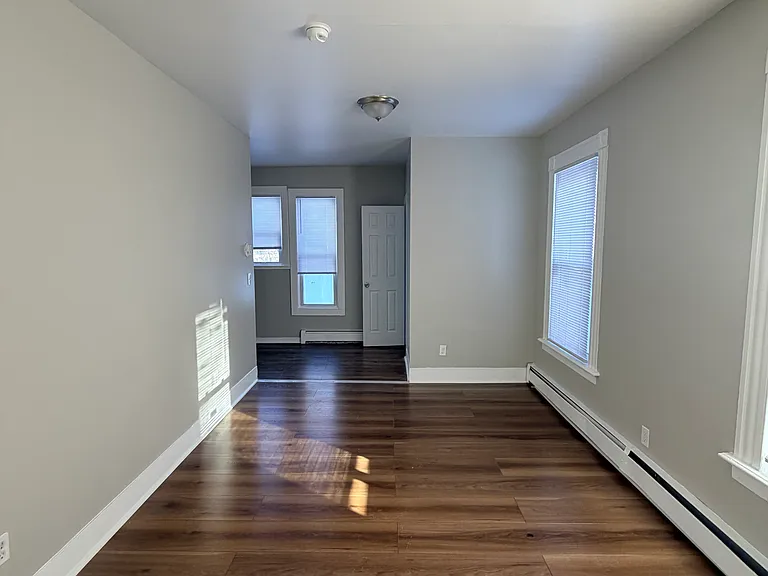 253 W Ivy St — Photo 5
