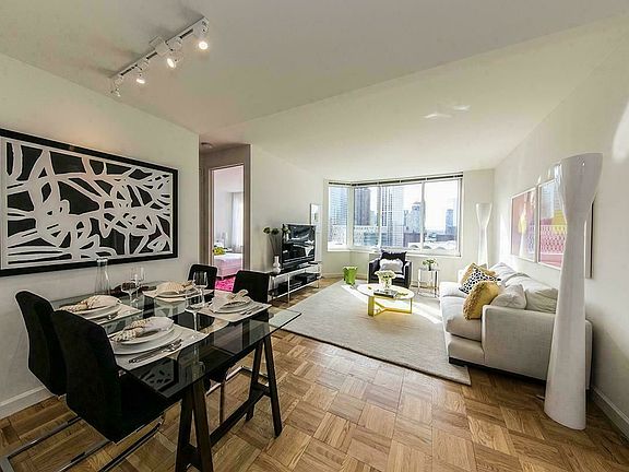 3rd image of 1930 Broadway APT 28D