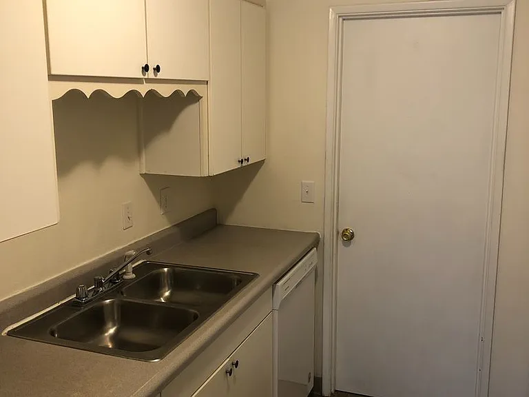 Three Bedroom Duplex in South East Salem — Photo 5