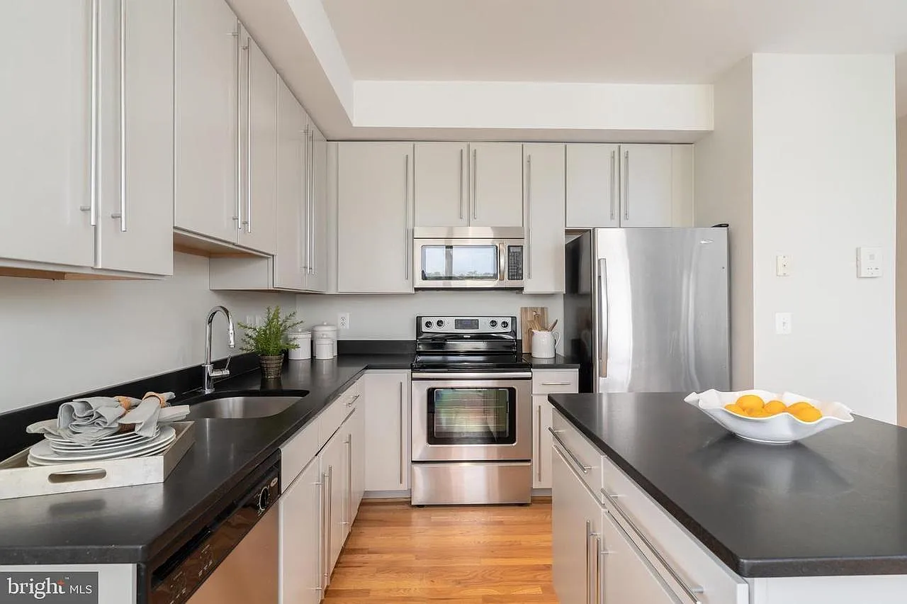 3577 Warder St NW — Photo 4