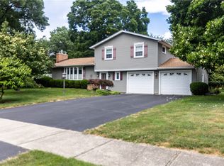 110 Bay Knoll Rd, Rochester, NY 14622