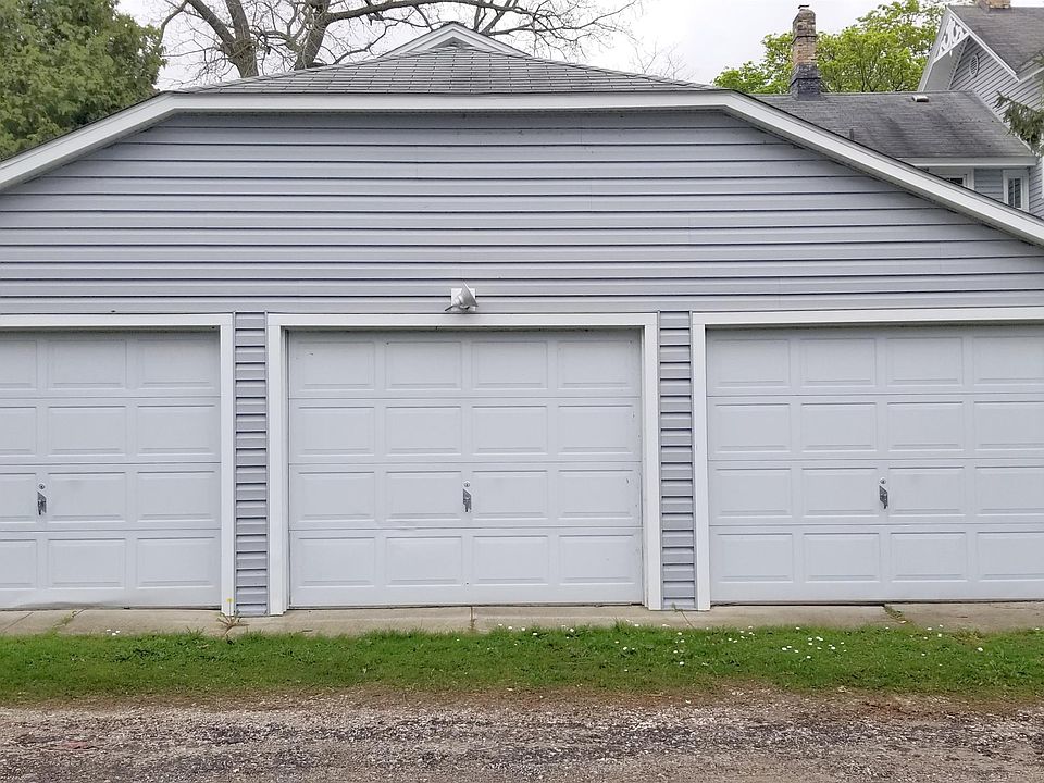 Parking in far left stall.
