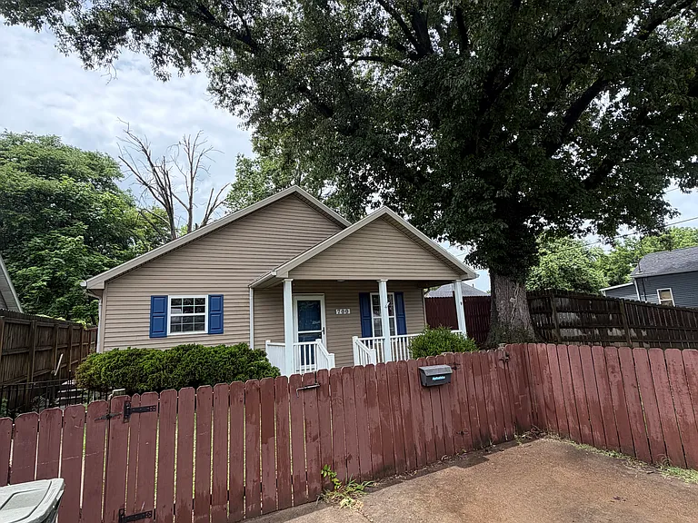 700 Elm St — Photo 1