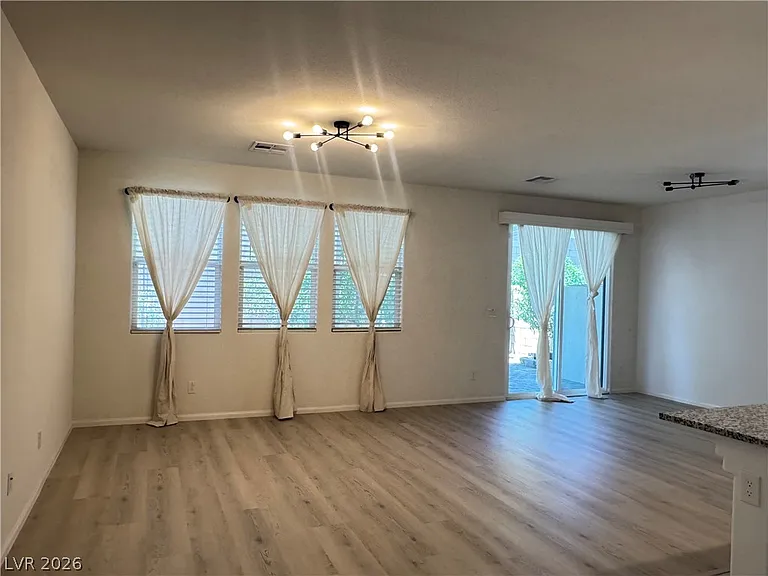 5573 Anshan St — Photo 11