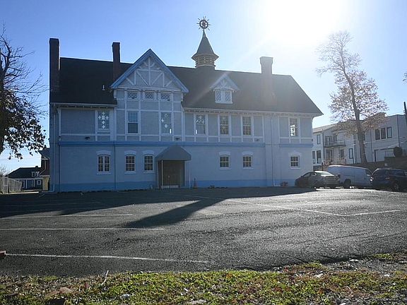 5th image of 22 Street NE