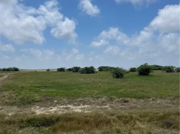 93 Fivemile Trl, Palacios, TX 77465