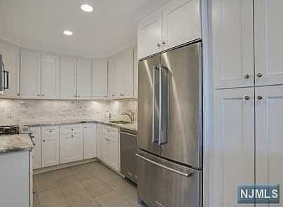 3rd image of 1 Columbus Pl APT 1
